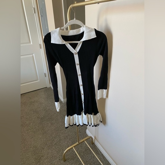 Long sleeve back cutout dress NWT - Picture 4 of 6